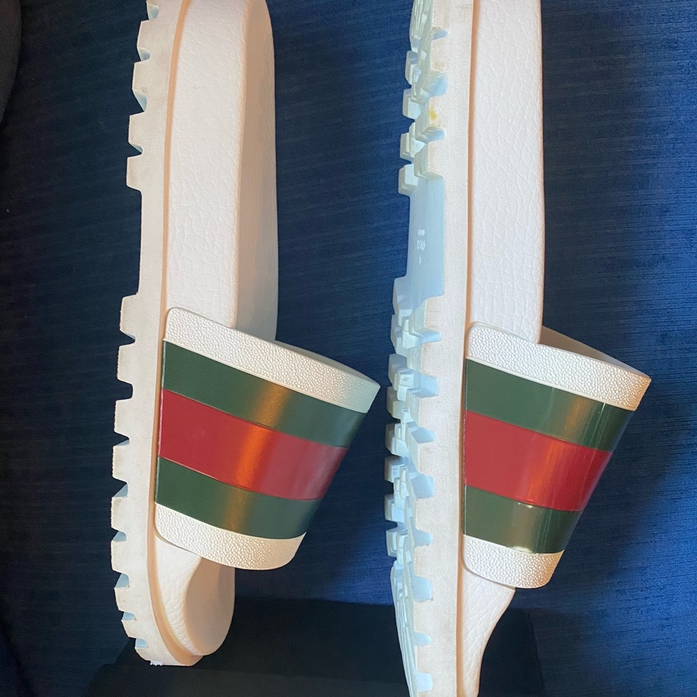 Men’s Gucci flip flops